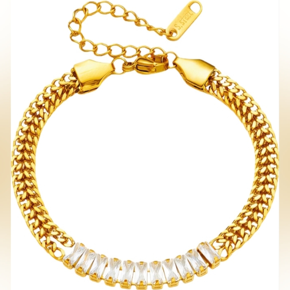 Elegant Gold Bracelet with Crystal Accents